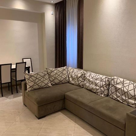 Apartment Three Bedroom In Saburtalo تبليسي المظهر الخارجي الصورة