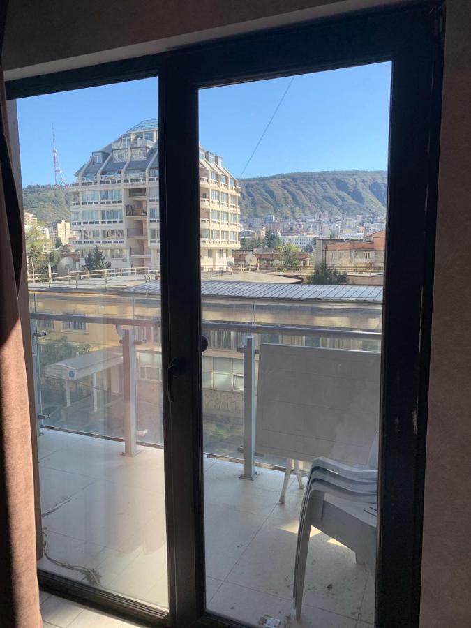 Apartment Three Bedroom In Saburtalo تبليسي المظهر الخارجي الصورة